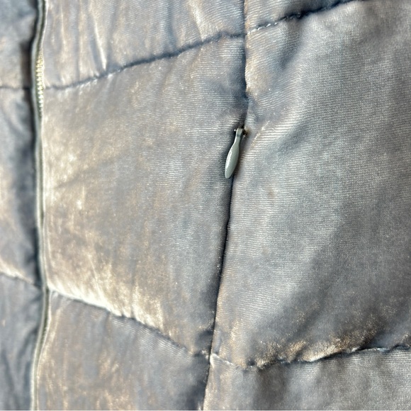 Ann Taylor LOFT Women's Cozy & Warm Icy Blue Quilted Velvet Puffer Vest Size S - Picture 6 of 10